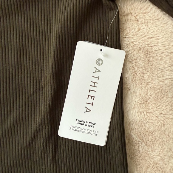 NWT Athleta Renew V-Neck Long Sleeve Top Olive Green Size M - Picture 5 of 9
